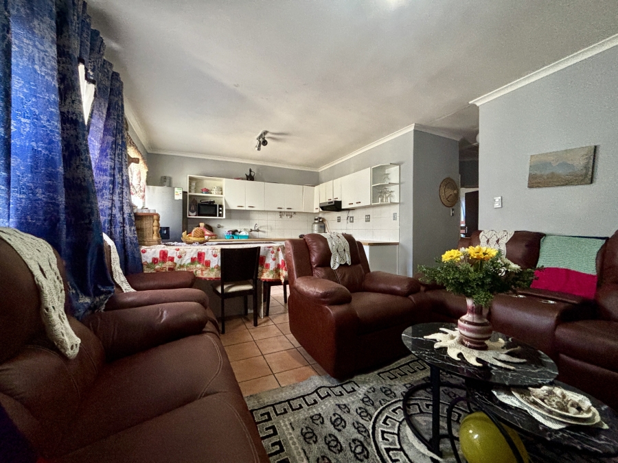 2 Bedroom Property for Sale in Oakglen Western Cape